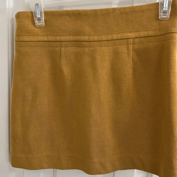 Banana republic mustard colored ribbed skirt - Picture 2 of 4